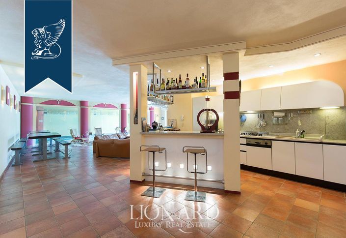 Image No.23-Villa de 7 chambres à vendre à Agrate Conturbia