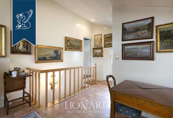 Image No.40-10 Bed Villa for sale