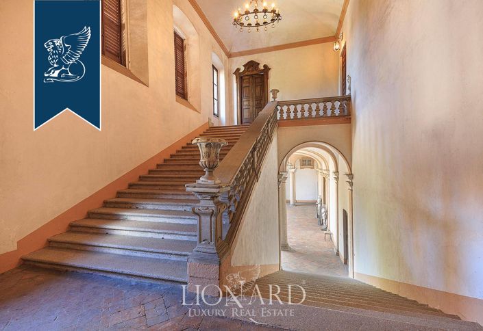 Image No.25-42 Bed Villa for sale