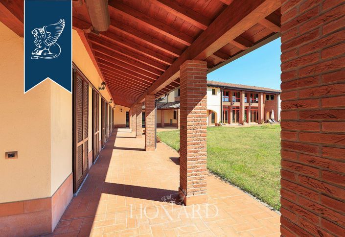 Image No.12-15 Bed Villa for sale