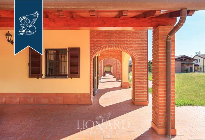 Image No.15-15 Bed Villa for sale