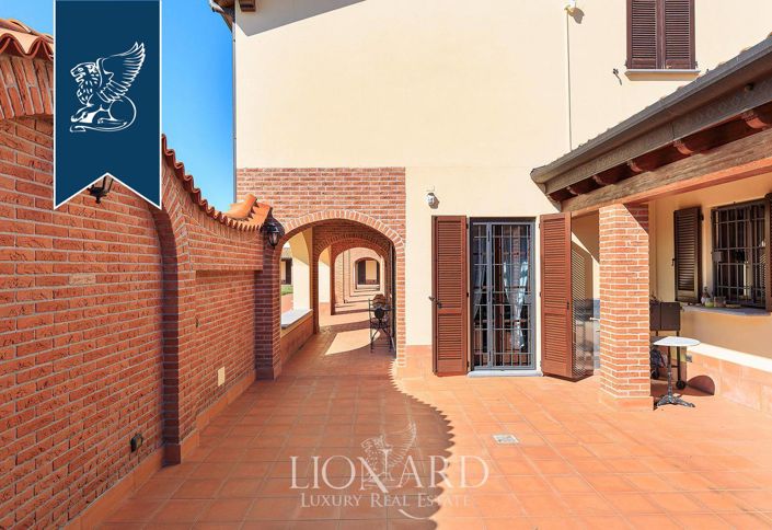 Image No.18-15 Bed Villa for sale