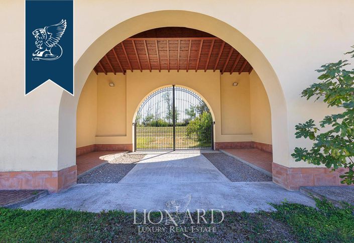 Image No.19-15 Bed Villa for sale