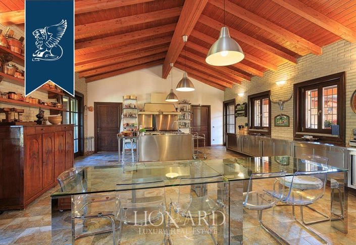 Image No.23-15 Bed Villa for sale