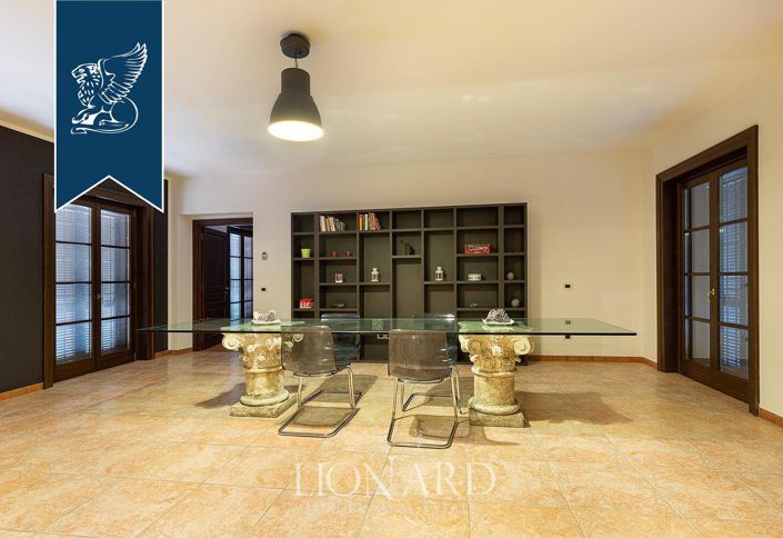 Image No.39-15 Bed Villa for sale