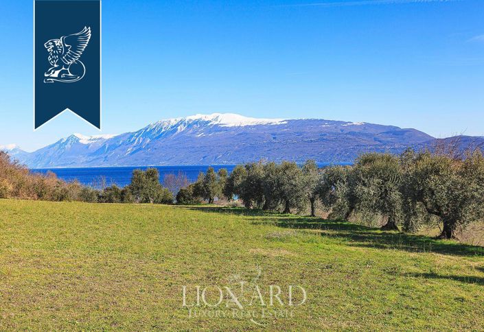 Image No.18-10 Bed Villa for sale