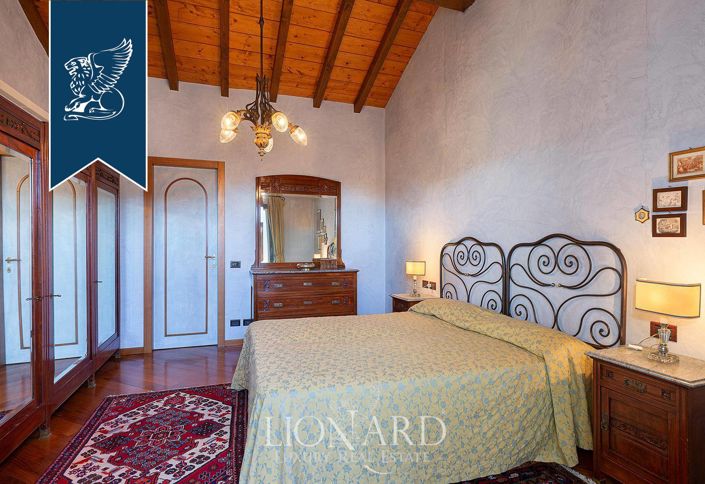 Image No.41-10 Bed Villa for sale