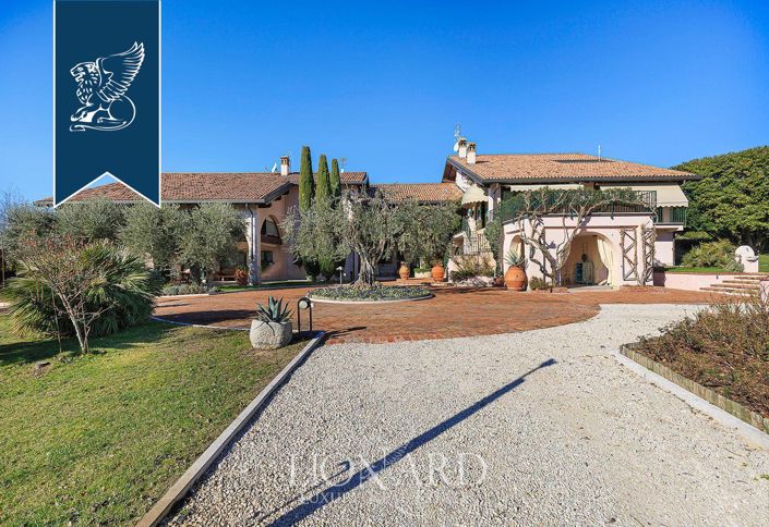 Image No.8-10 Bed Villa for sale