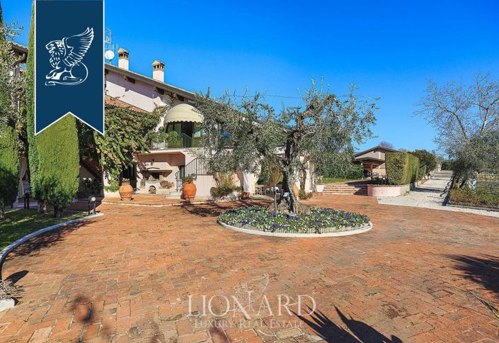 Image No.9-10 Bed Villa for sale