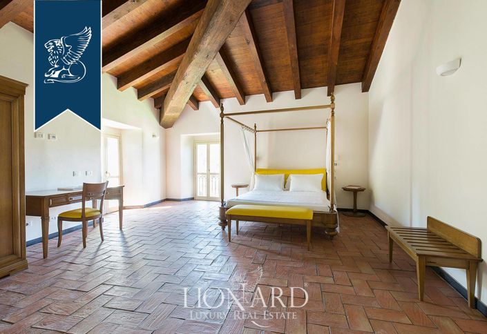 Image No.21-16 Bed Villa for sale