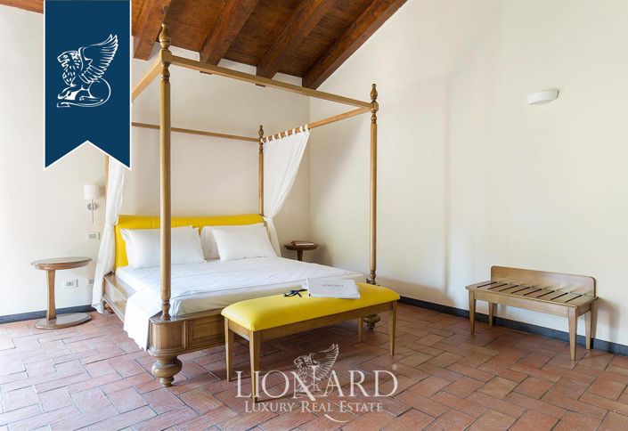 Image No.22-16 Bed Villa for sale