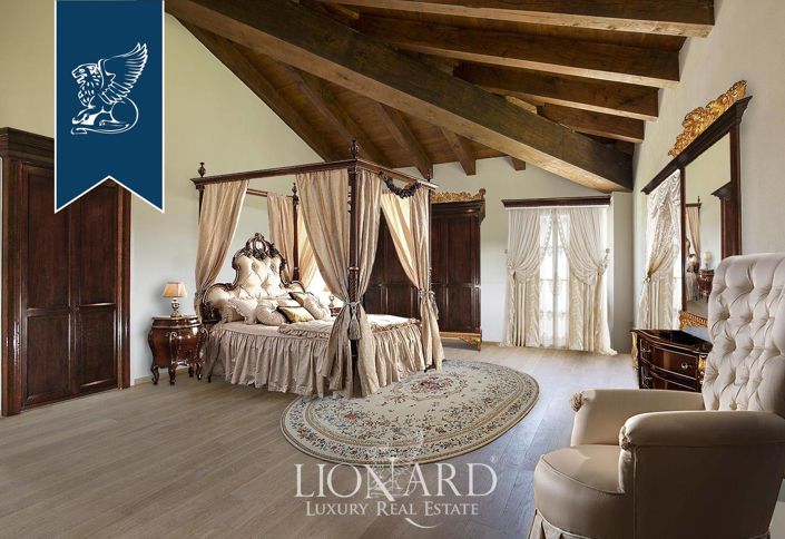 Image No.8-16 Bed Villa for sale