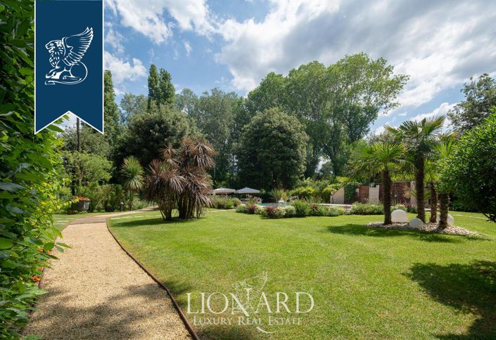 Image No.11-10 Bed Villa for sale