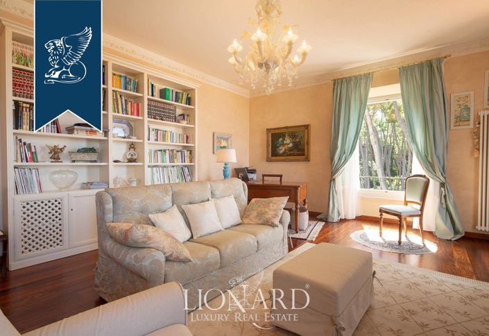 Image No.50-10 Bed Villa for sale