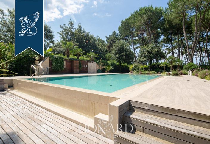 Image No.7-10 Bed Villa for sale