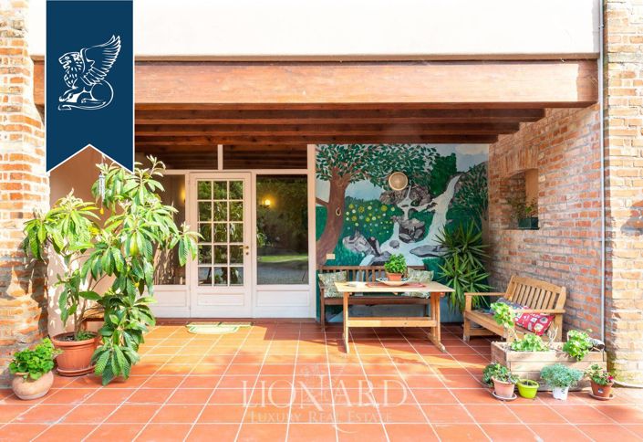 Image No.11-19 Bed Villa for sale