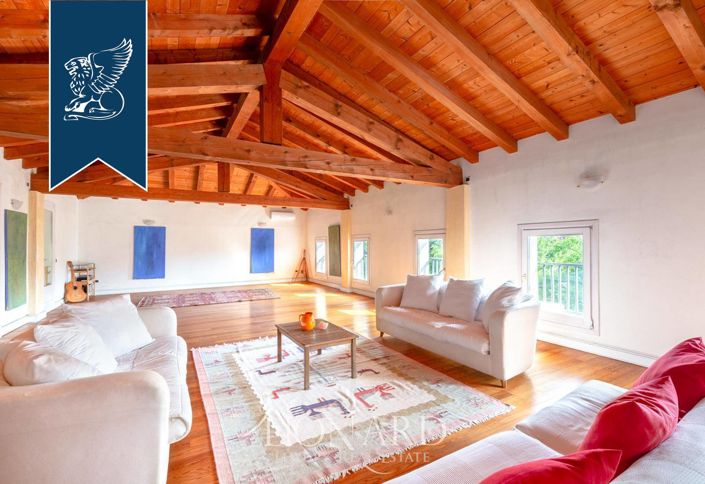 Image No.14-19 Bed Villa for sale