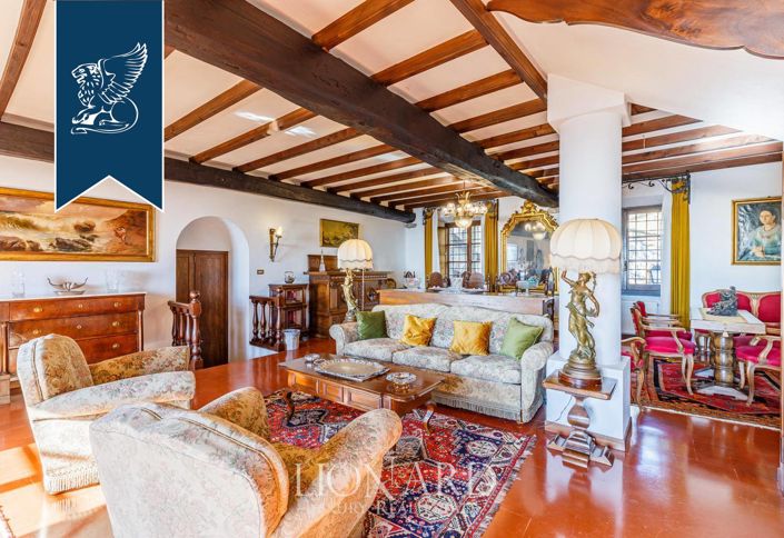 Image No.54-6 Bed Property for sale