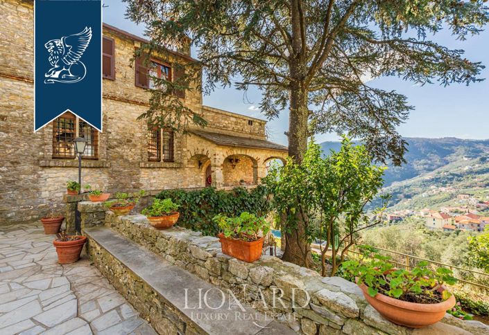 Image No.8-6 Bed Property for sale