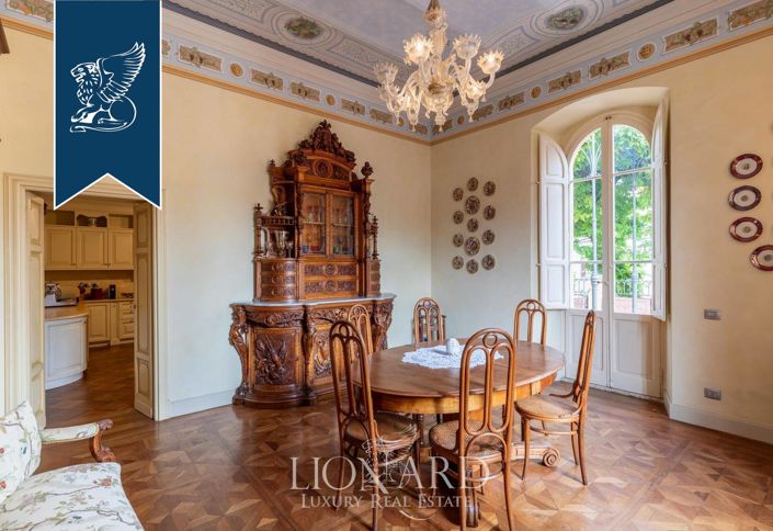 Image No.12-7 Bed Property for sale