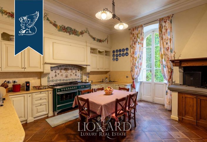 Image No.13-7 Bed Property for sale