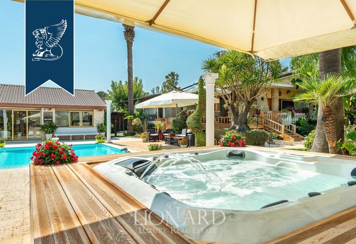 Image No.11-10 Bed Villa for sale