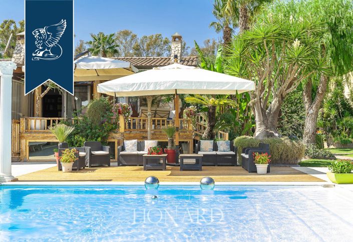 Image No.19-10 Bed Villa for sale