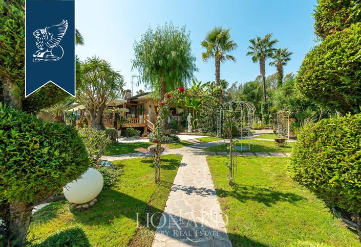 Image No.28-10 Bed Villa for sale