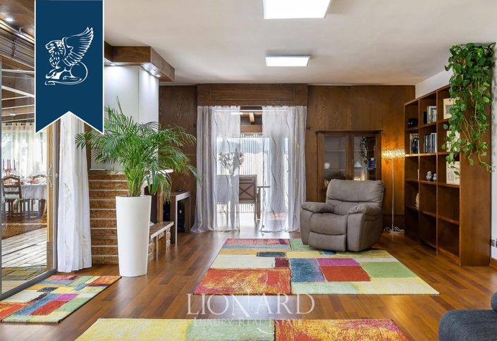 Image No.43-10 Bed Villa for sale