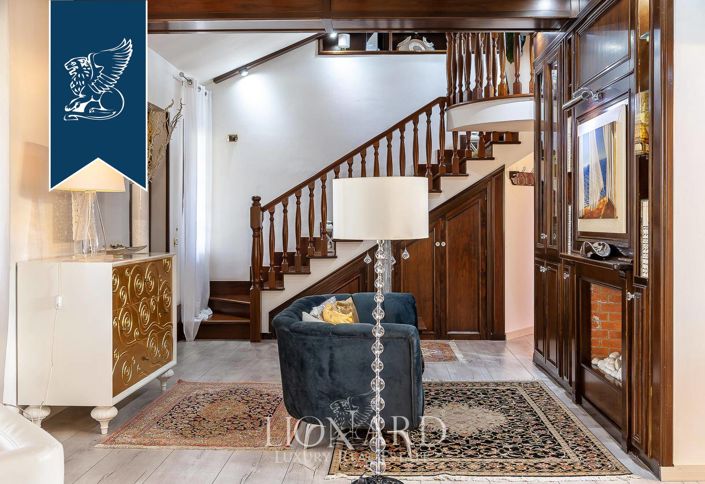 Image No.51-10 Bed Villa for sale