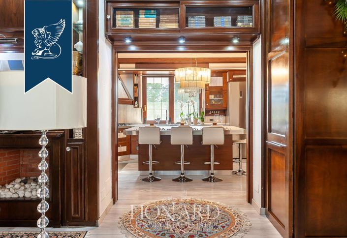 Image No.52-10 Bed Villa for sale