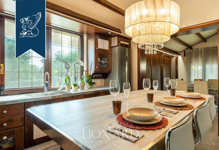 Image No.53-10 Bed Villa for sale