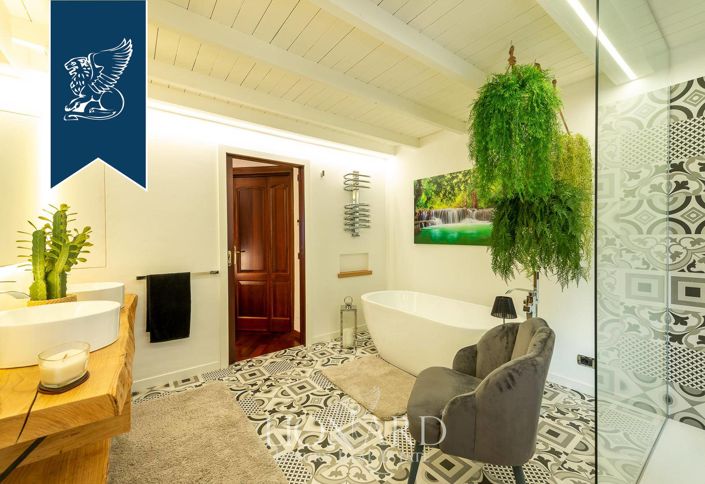 Image No.58-10 Bed Villa for sale