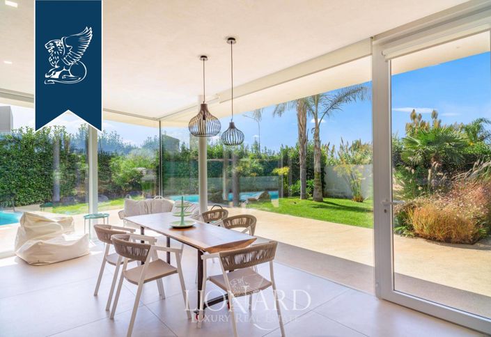 Image No.12-10 Bed Villa for sale