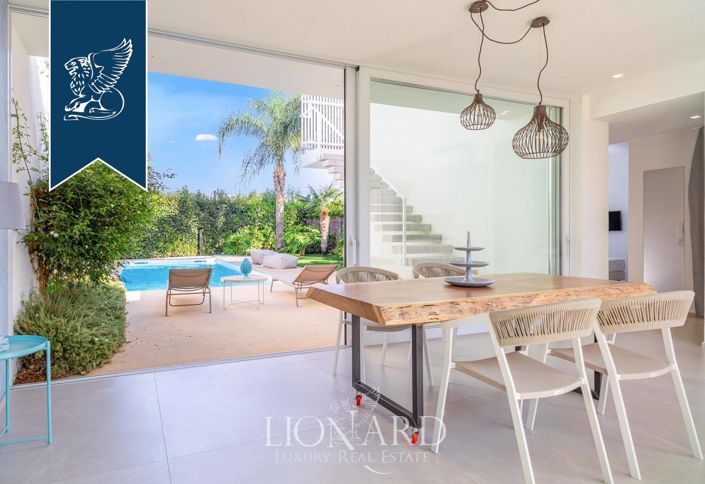 Image No.14-10 Bed Villa for sale