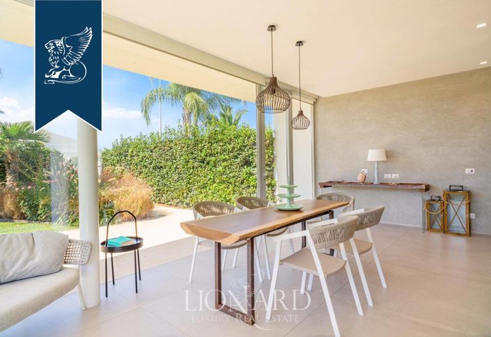 Image No.16-10 Bed Villa for sale