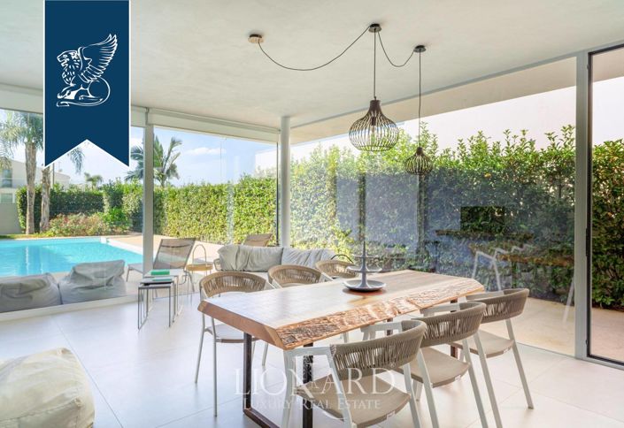 Image No.17-10 Bed Villa for sale