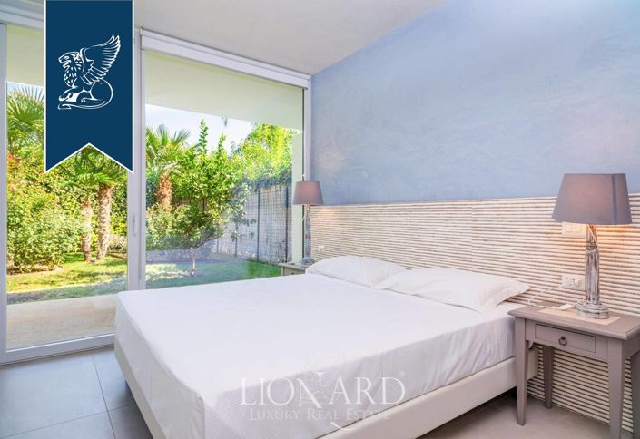 Image No.20-10 Bed Villa for sale