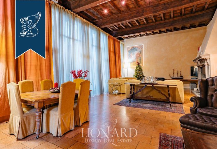 Image No.11-8 Bed Villa for sale