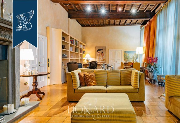 Image No.13-8 Bed Villa for sale