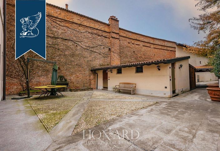 Image No.38-8 Bed Villa for sale