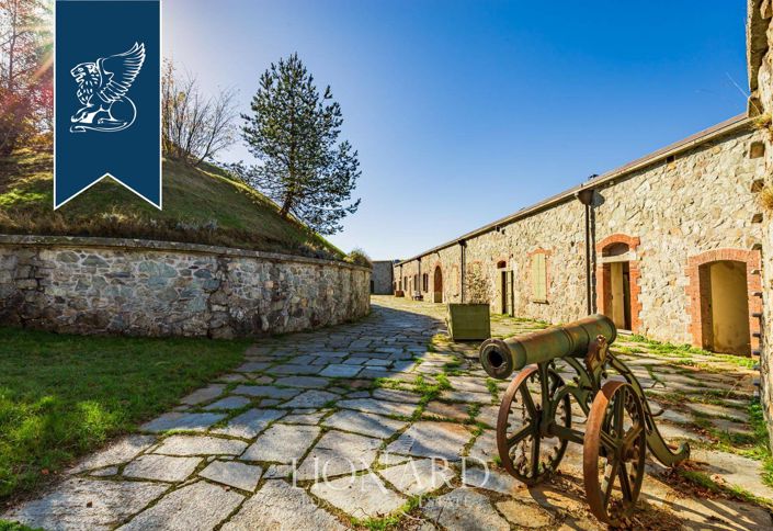 Image No.10-5 Bed Property for sale