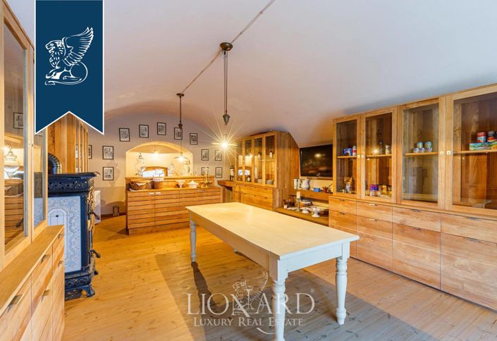 Image No.19-5 Bed Property for sale