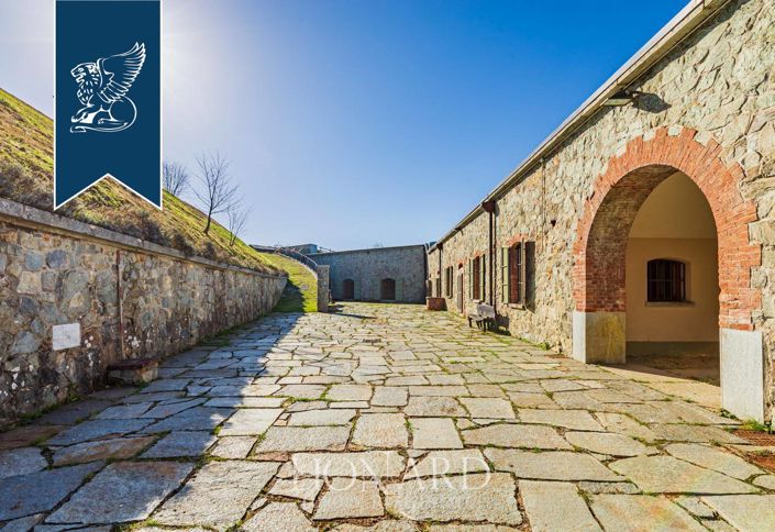 Image No.9-5 Bed Property for sale