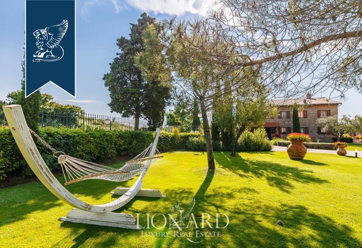 Image No.17-33 Bed Farmhouse for sale