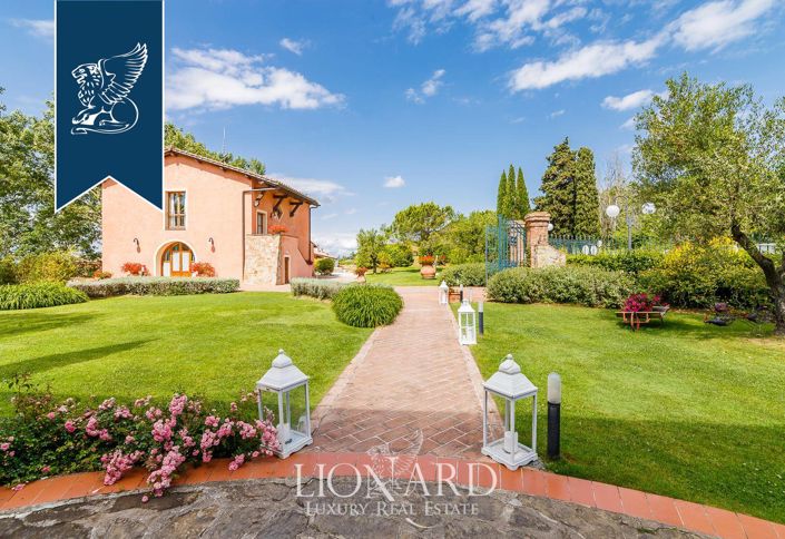 Image No.24-33 Bed Farmhouse for sale