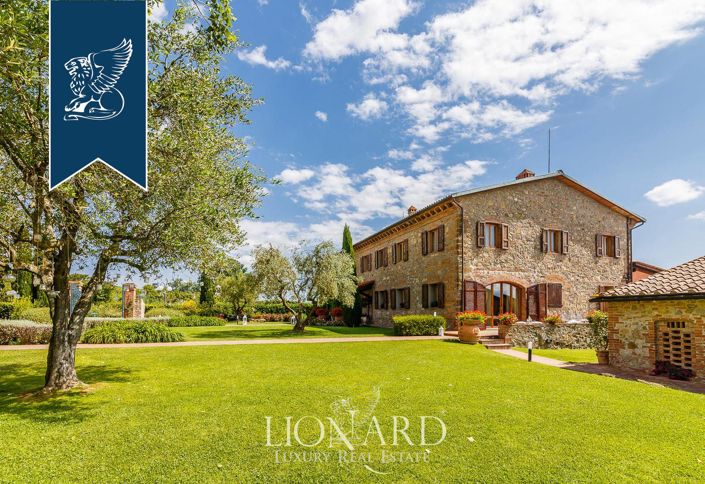 Image No.26-33 Bed Farmhouse for sale