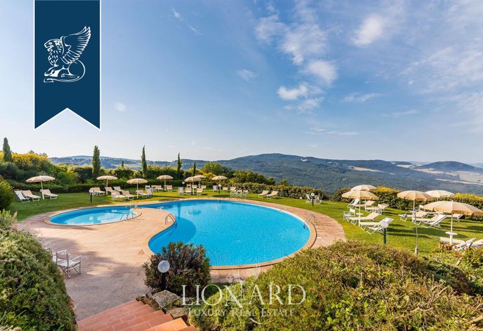 Image No.3-33 Bed Farmhouse for sale