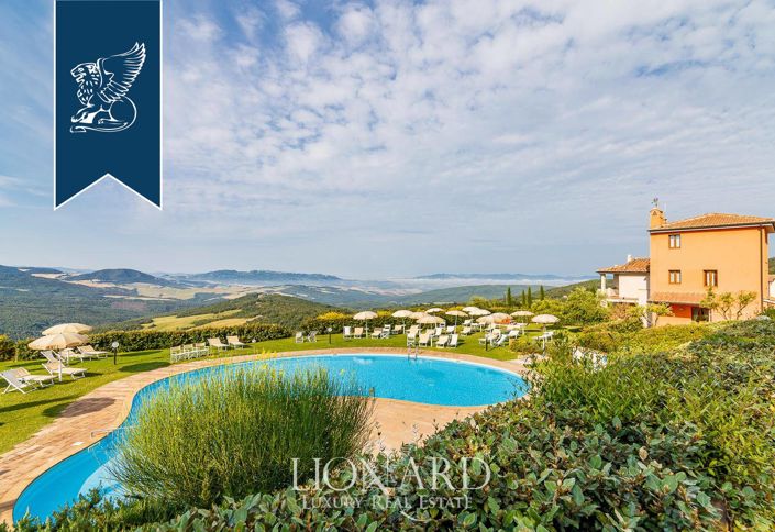 Image No.7-33 Bed Farmhouse for sale