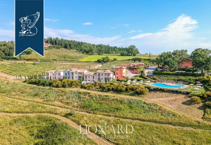 Image No.8-33 Bed Farmhouse for sale